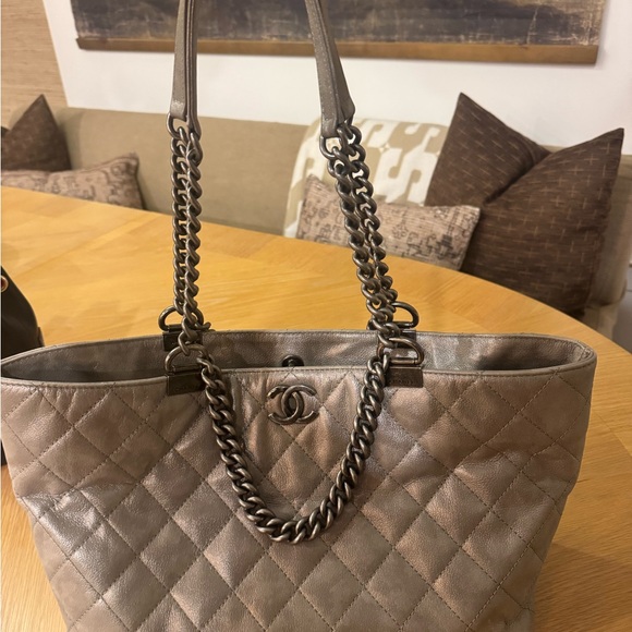 CHANEL Metallic Silver Quilted Tote - Picture 3 of 9